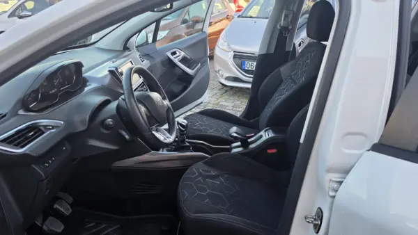 Peugeot 2008 1.6 e-HDi Allure 15