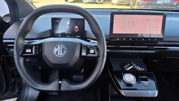 MG MG4 64 kWh Luxury 14
