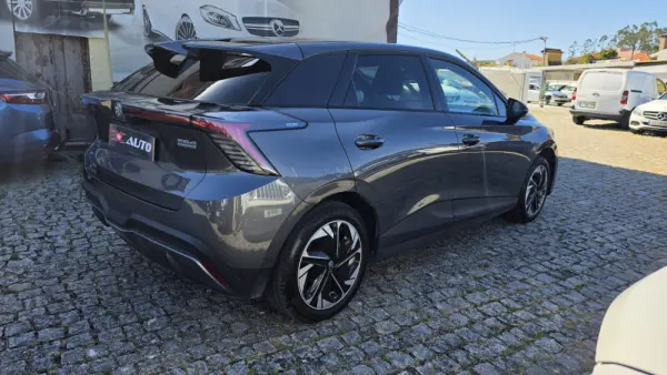 MG MG4 64 kWh Luxury 4