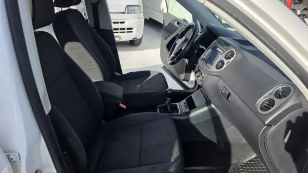 Volkswagen Tiguan 2.0 TDi Sport BlueMotion 18