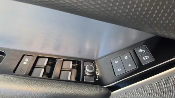 Land Rover Range Rover Velar 2.0 D R-Dynamic SE 35