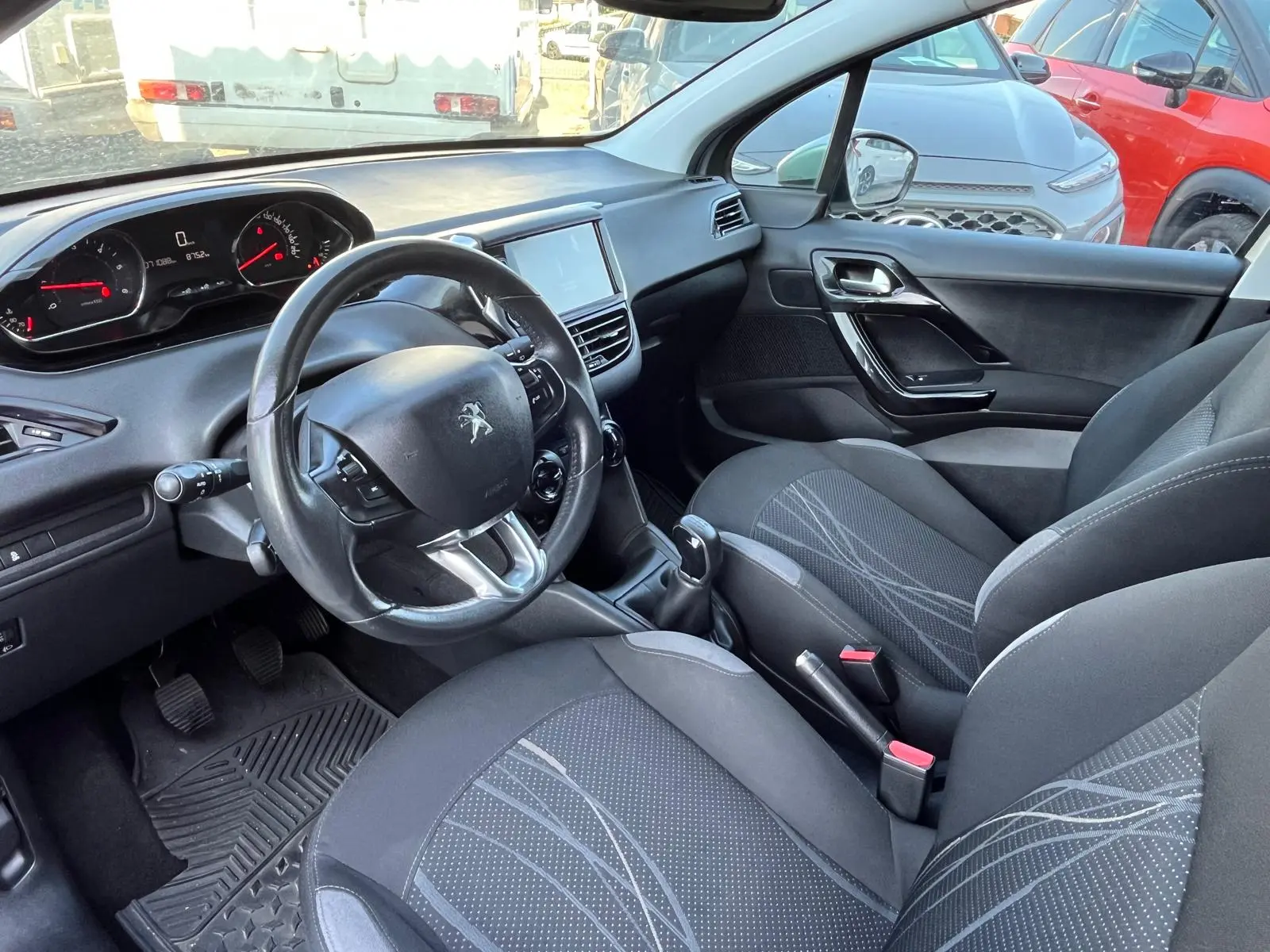 Peugeot 208 6