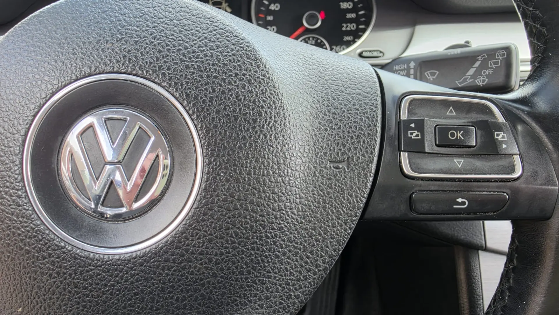 Volkswagen Passat Variant 1.6 TDI BlueMotion 18