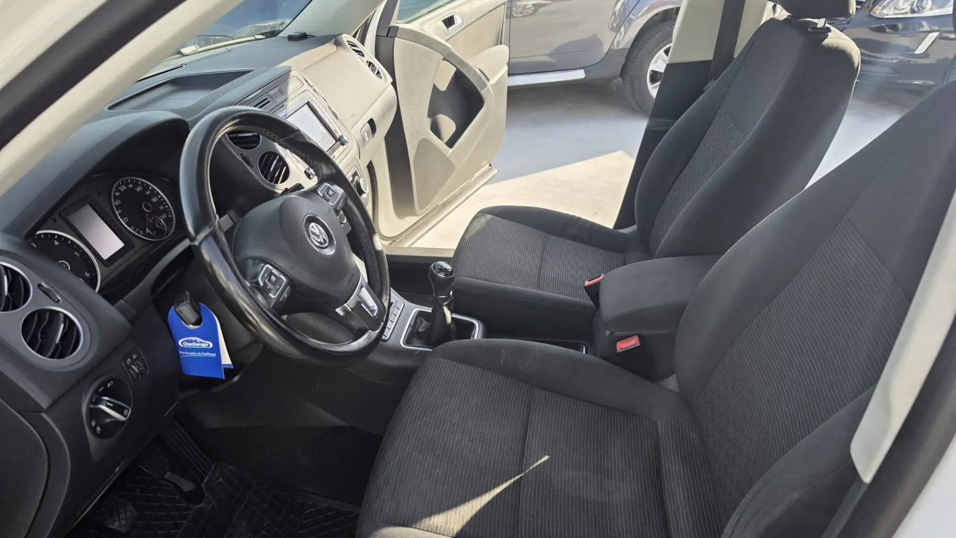 Volkswagen Tiguan 2.0 TDi Sport BlueMotion 14