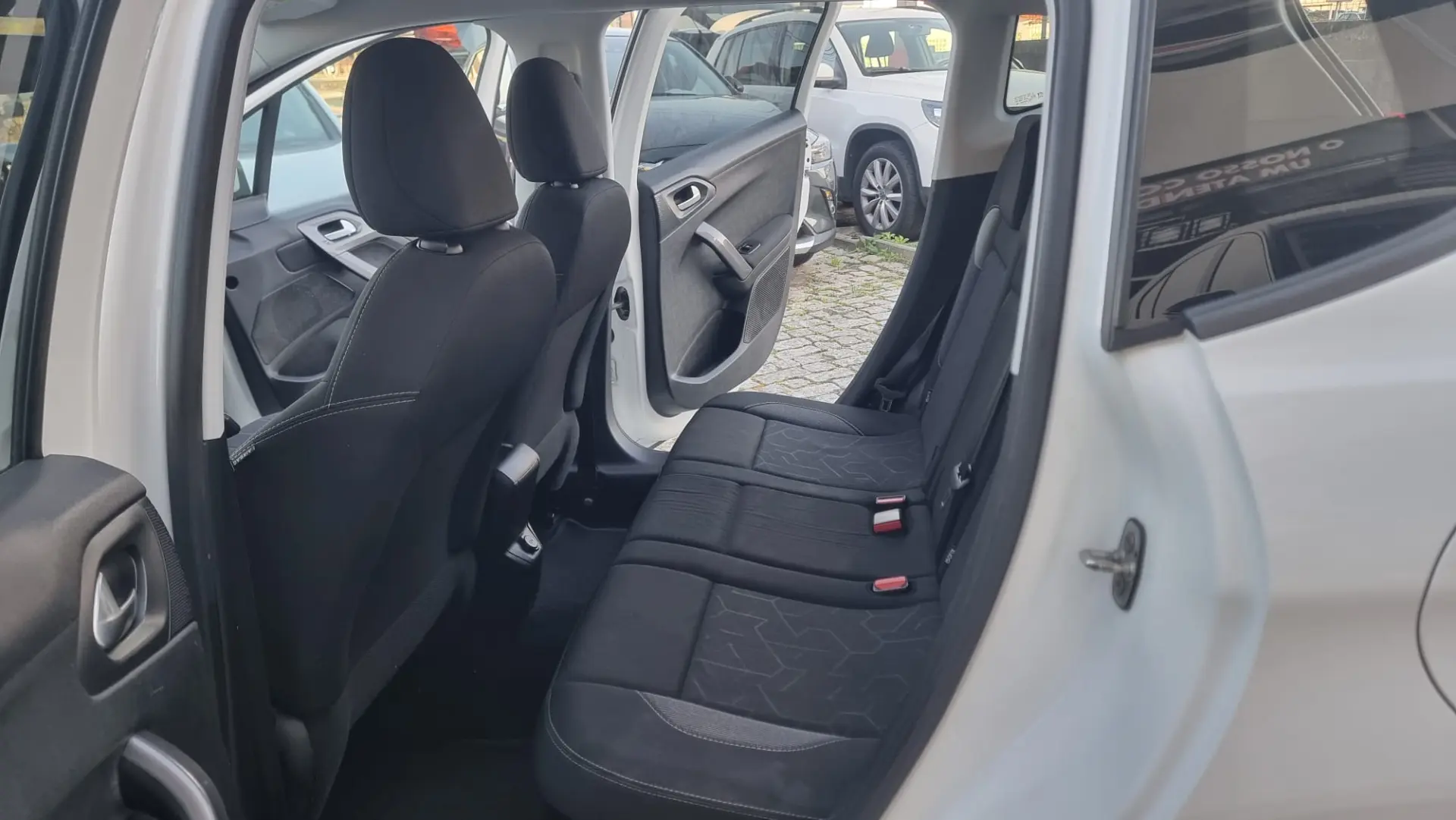 Peugeot 2008 1.2 PureTech Style 11