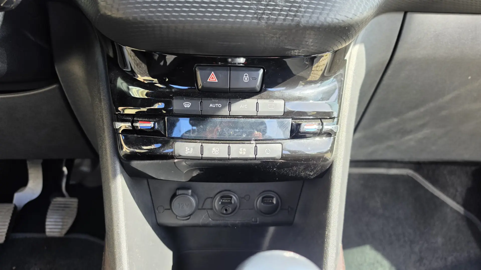 Peugeot 2008 1.6 e-HDi Allure 16