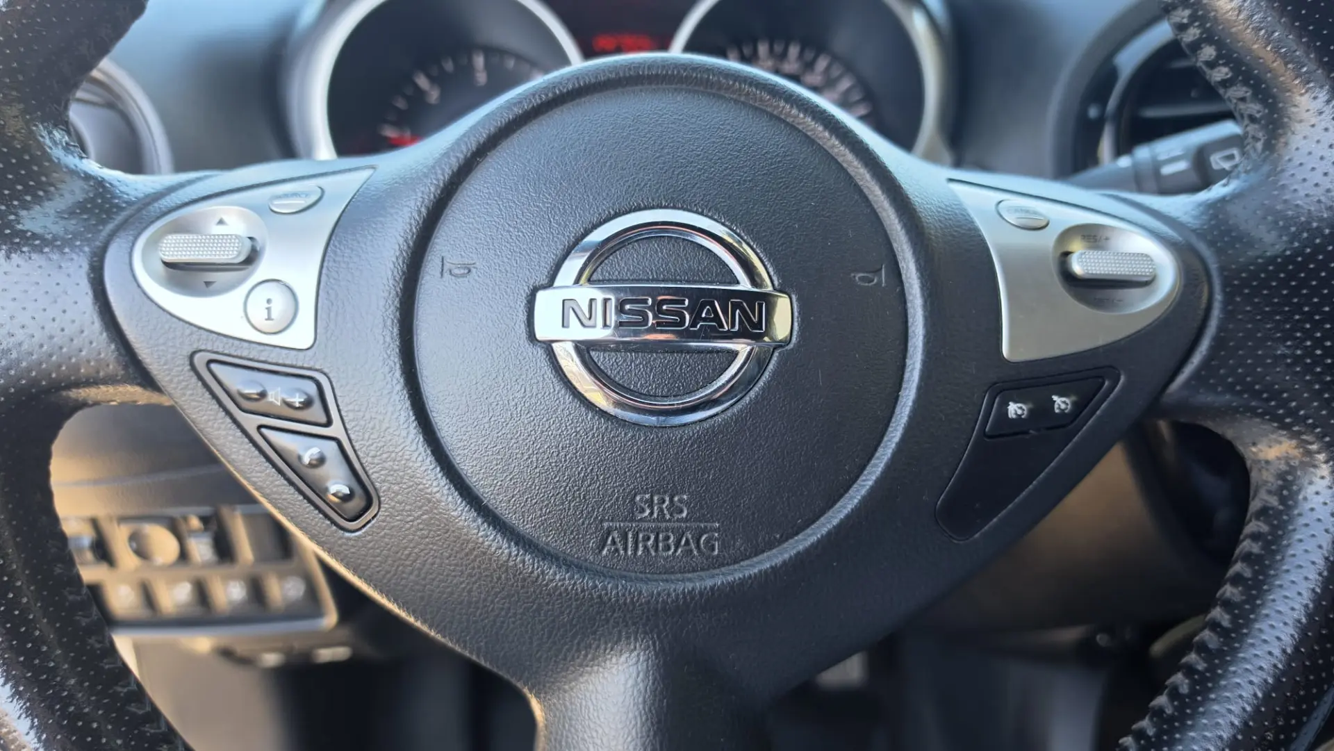 Nissan Juke 1.5 dCi Tekna Premium Pele Ext.2 Black T. 6