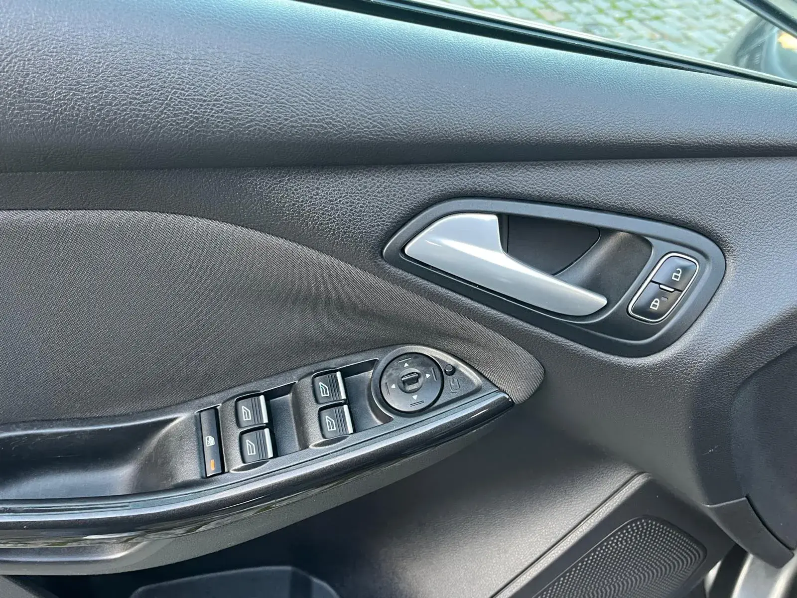 Ford Focus SW 1.0 SCTi Titanium 17