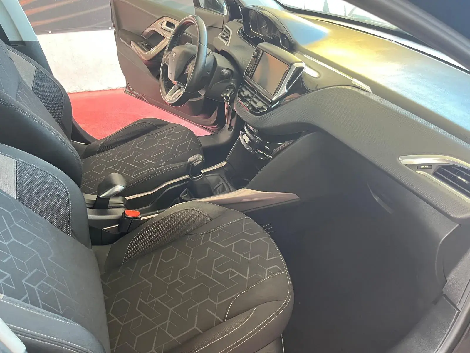 Peugeot 2008 1.6 BlueHDi Style 8