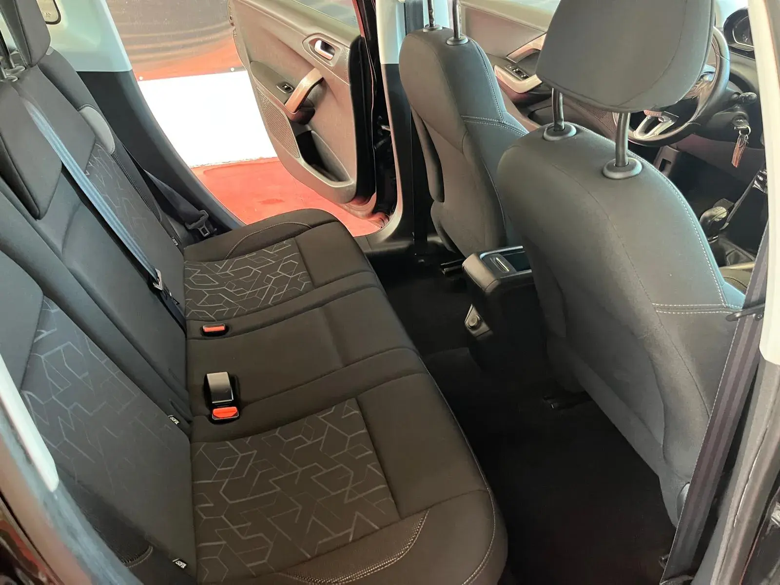 Peugeot 2008 1.6 BlueHDi Style 14