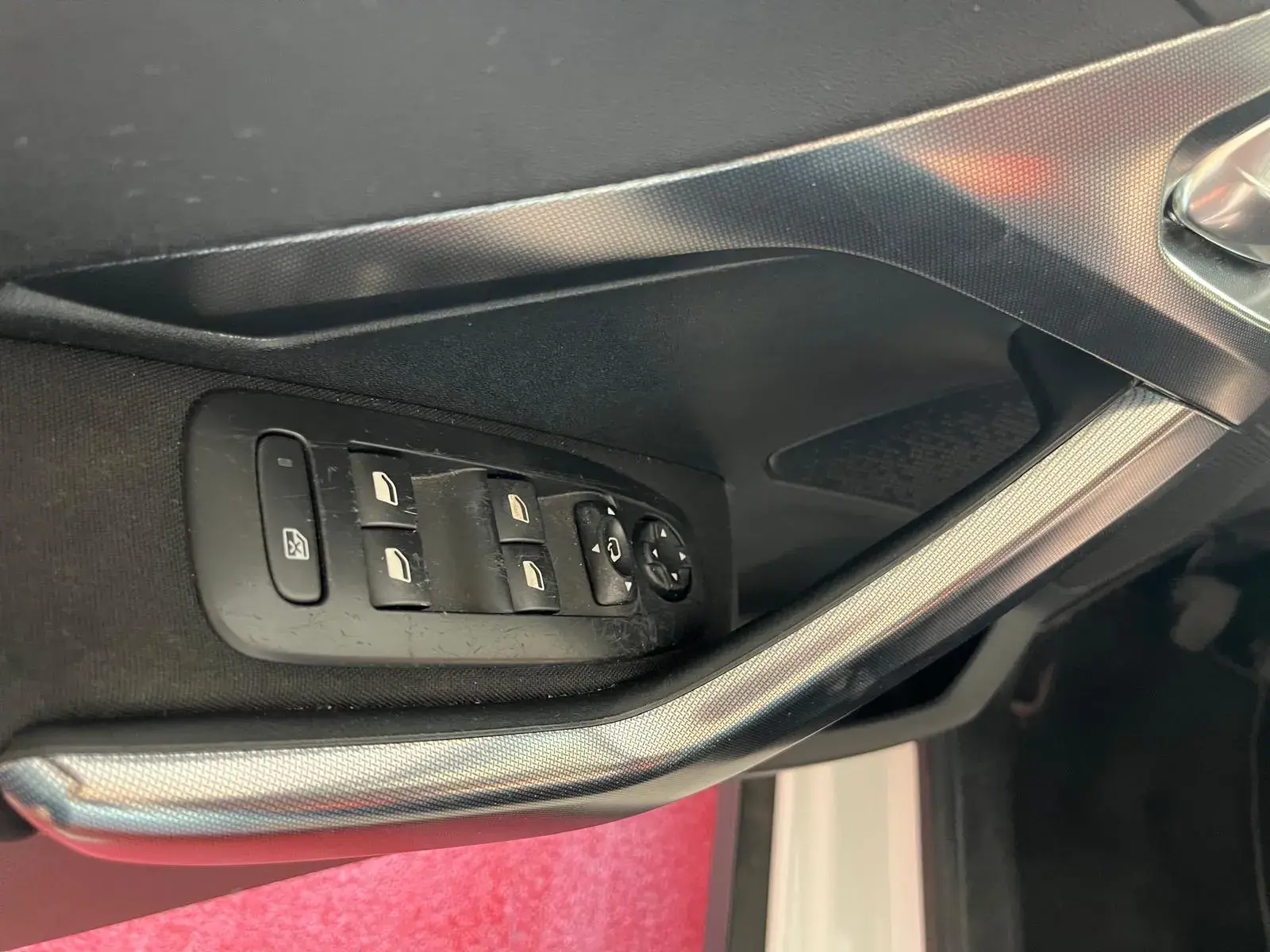 Peugeot 2008 1.2 PureTech Allure 16