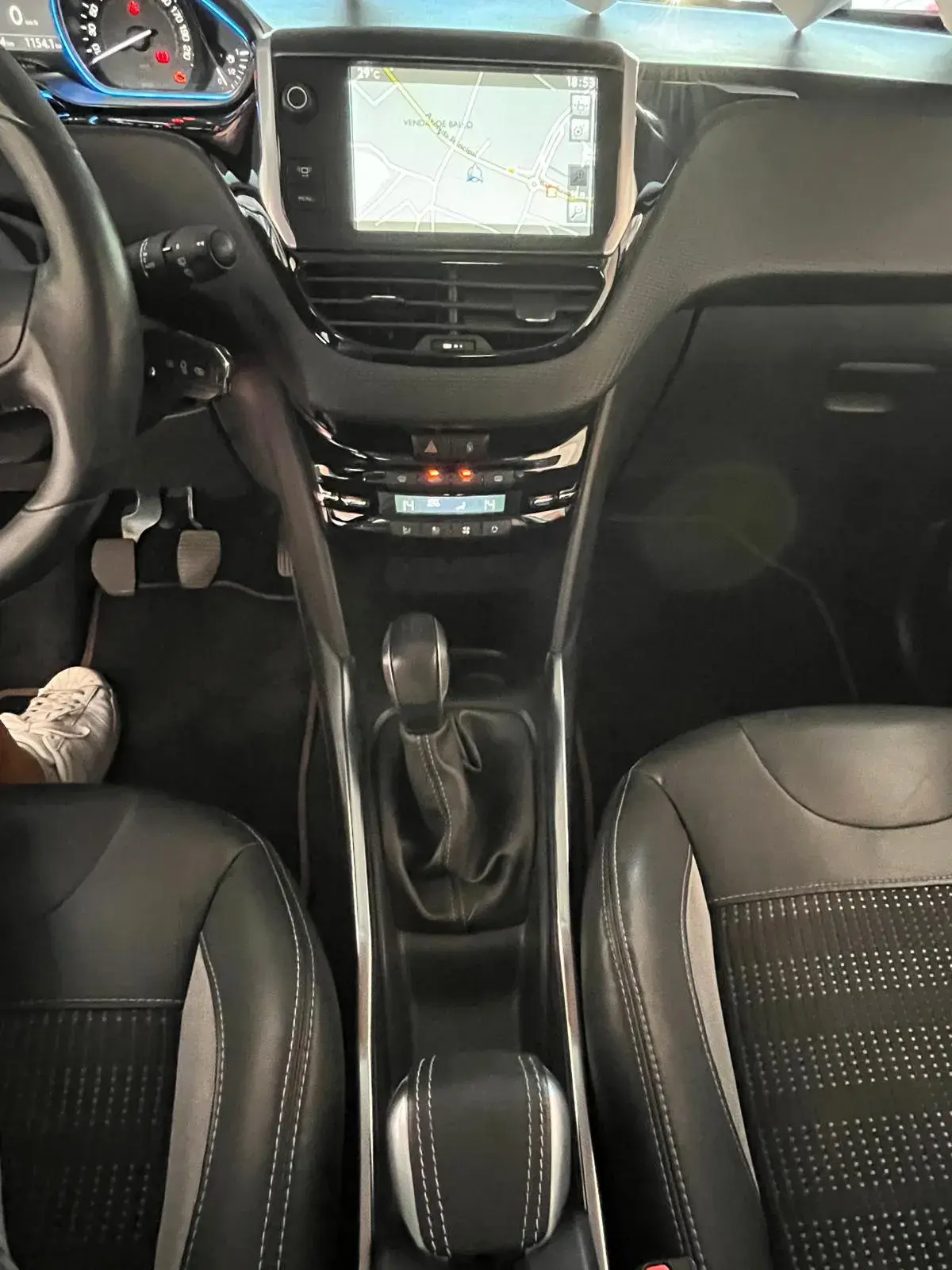 Peugeot 2008 1.2 PureTech Allure 18