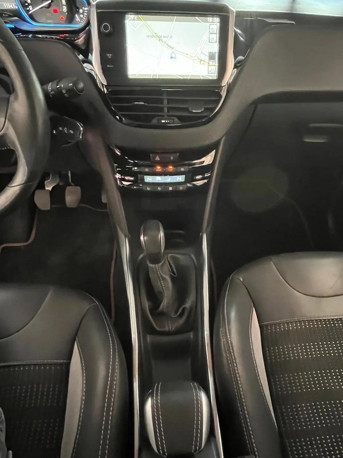 Peugeot 2008 1.2 PureTech Allure 19