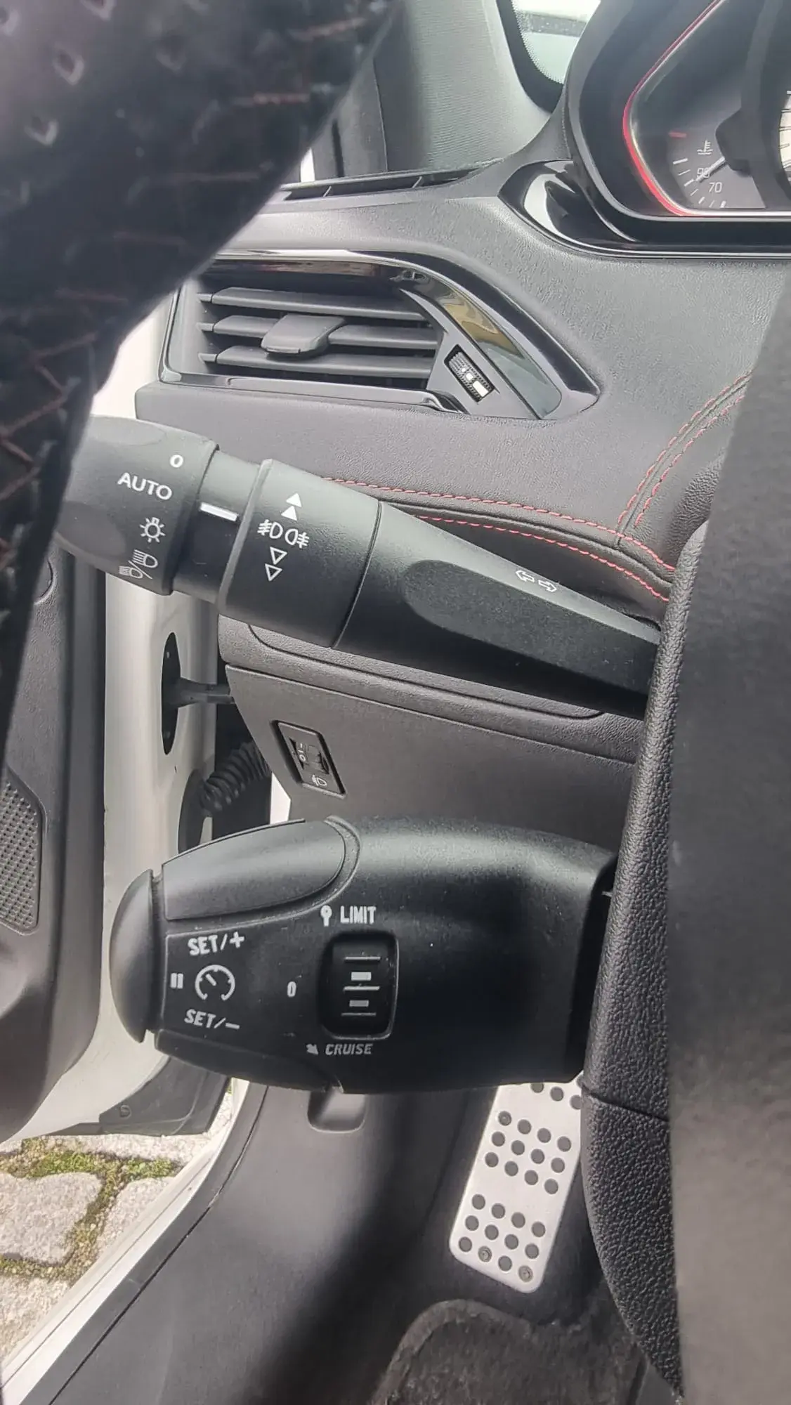 Peugeot 208 1.6 THP GTi 16