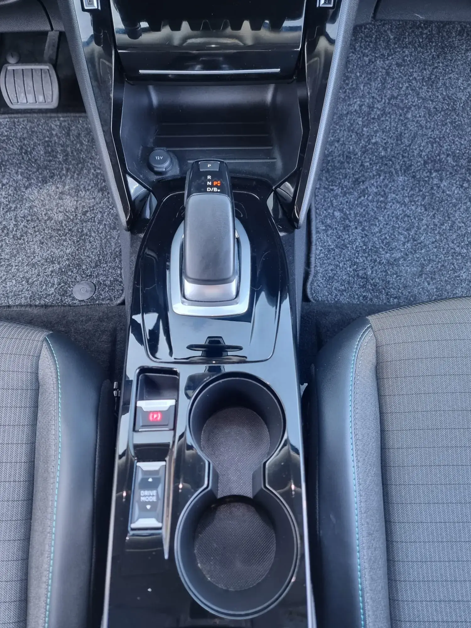 Peugeot e-2008 50 kWh Allure Pack 18
