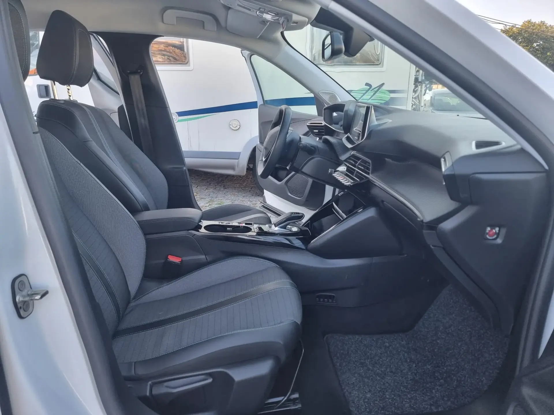 Peugeot e-2008 50 kWh Allure Pack 21