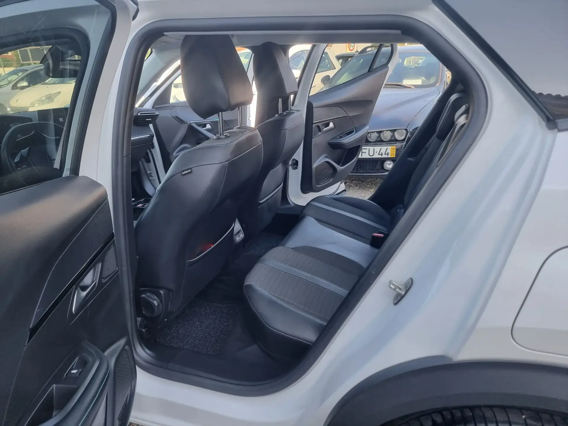 Peugeot e-2008 50 kWh Allure Pack 22