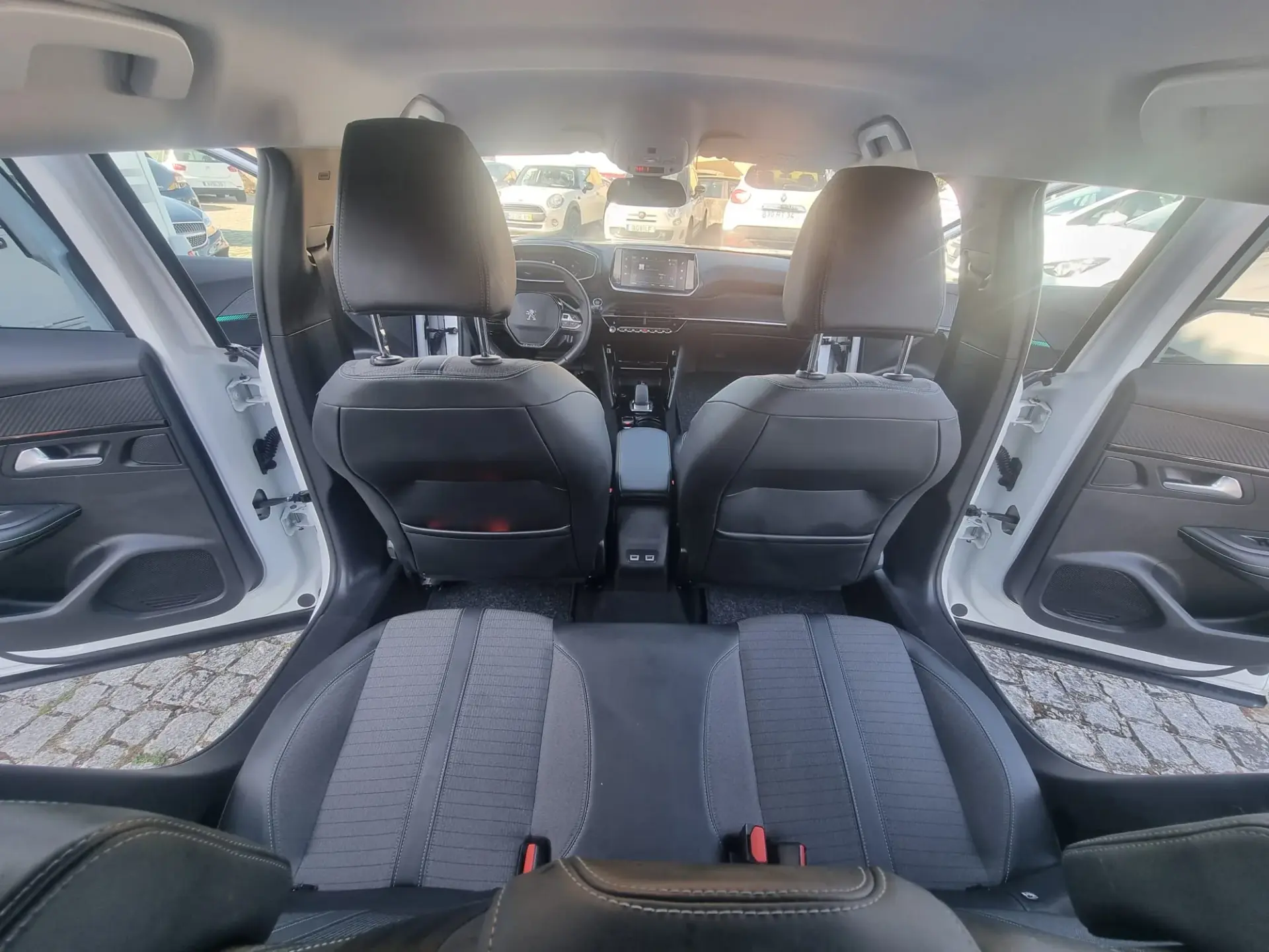 Peugeot e-2008 50 kWh Allure Pack 24
