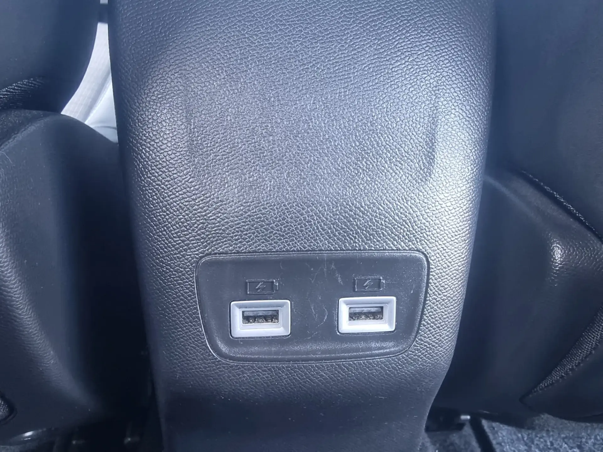 Peugeot e-2008 50 kWh Allure Pack 33