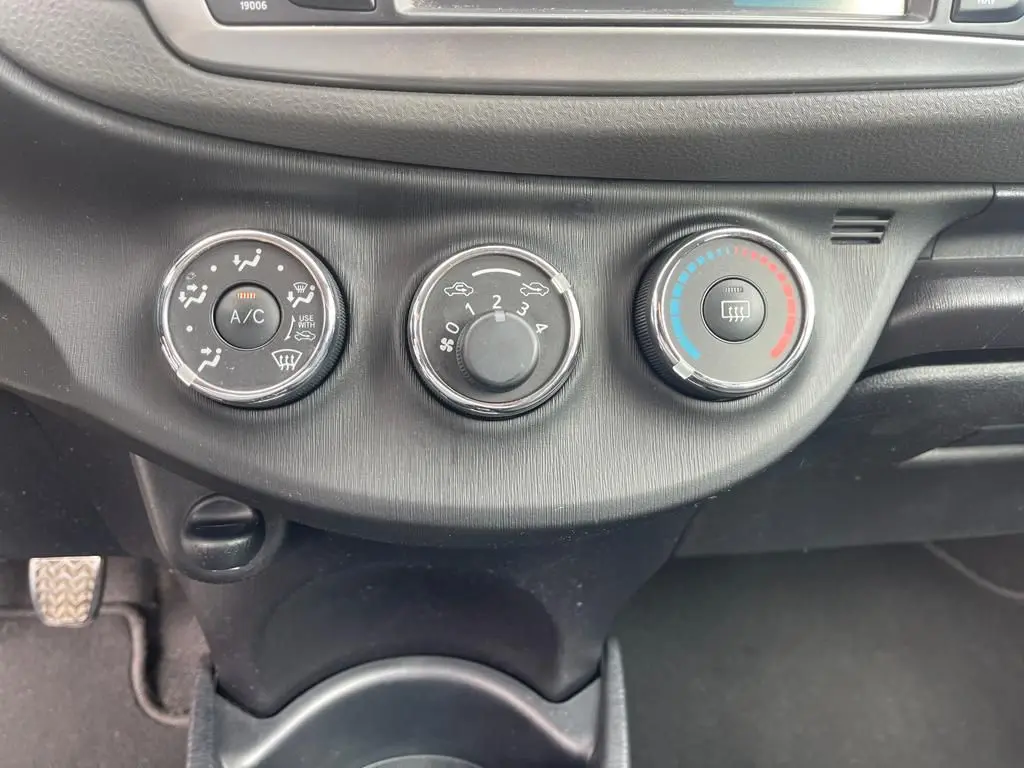 Toyota Yaris 1.0 VVT-i Comfort 22