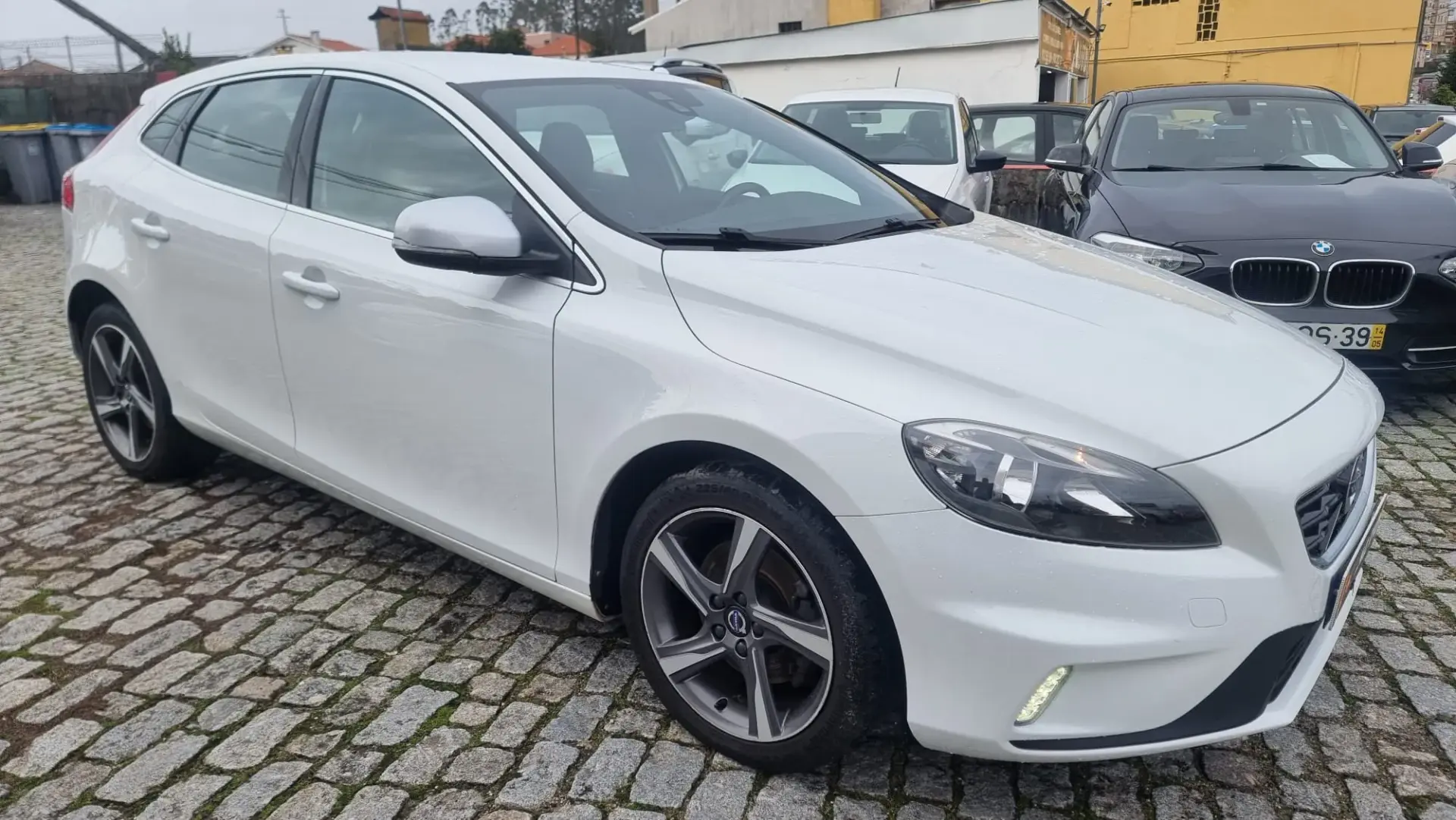 Volvo V40 2.0 D2 R-Design 2