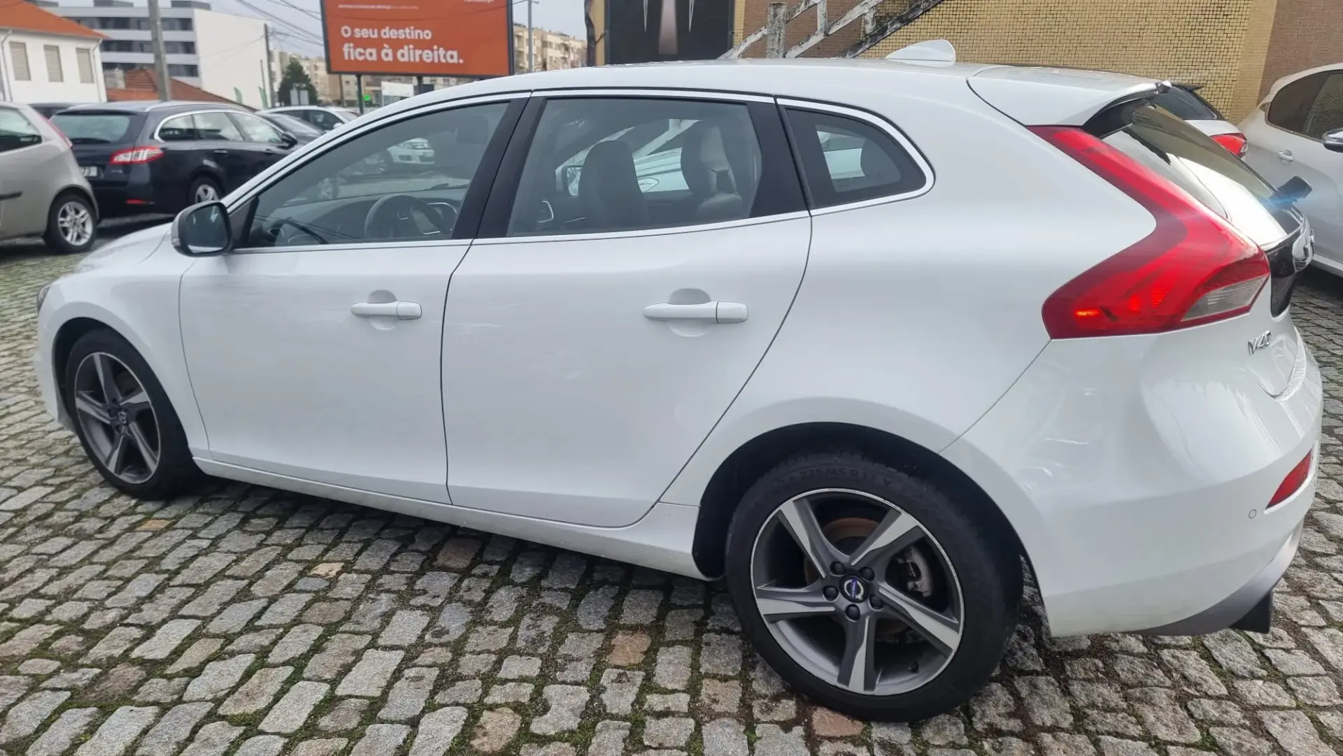 Volvo V40 2.0 D2 R-Design 3