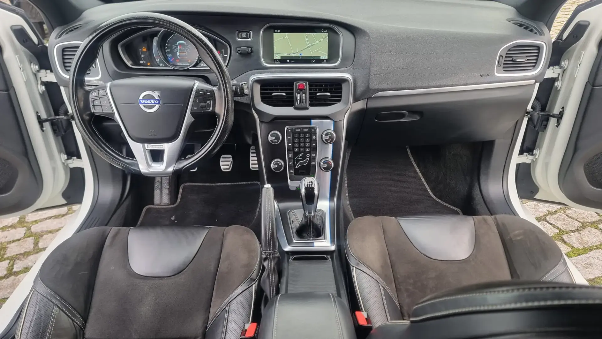 Volvo V40 2.0 D2 R-Design 7