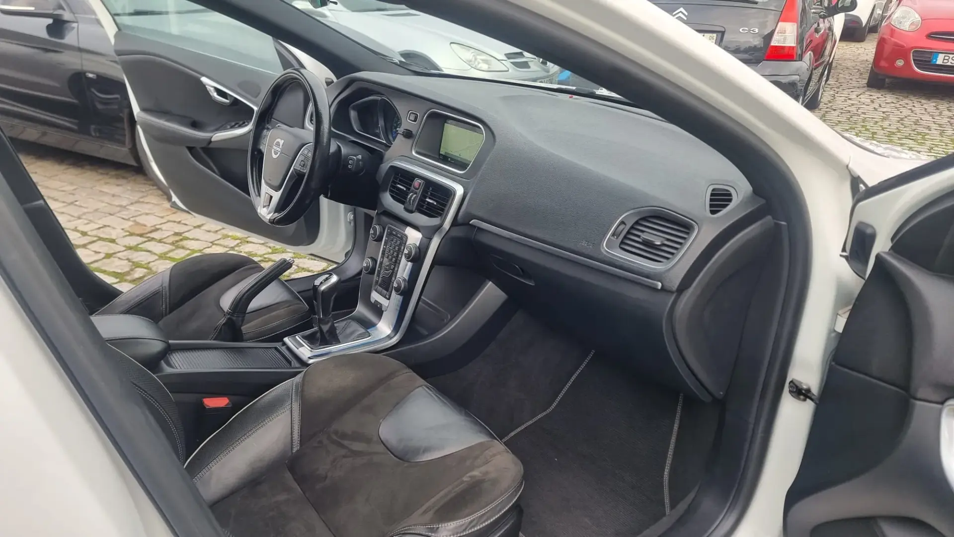 Volvo V40 2.0 D2 R-Design 13