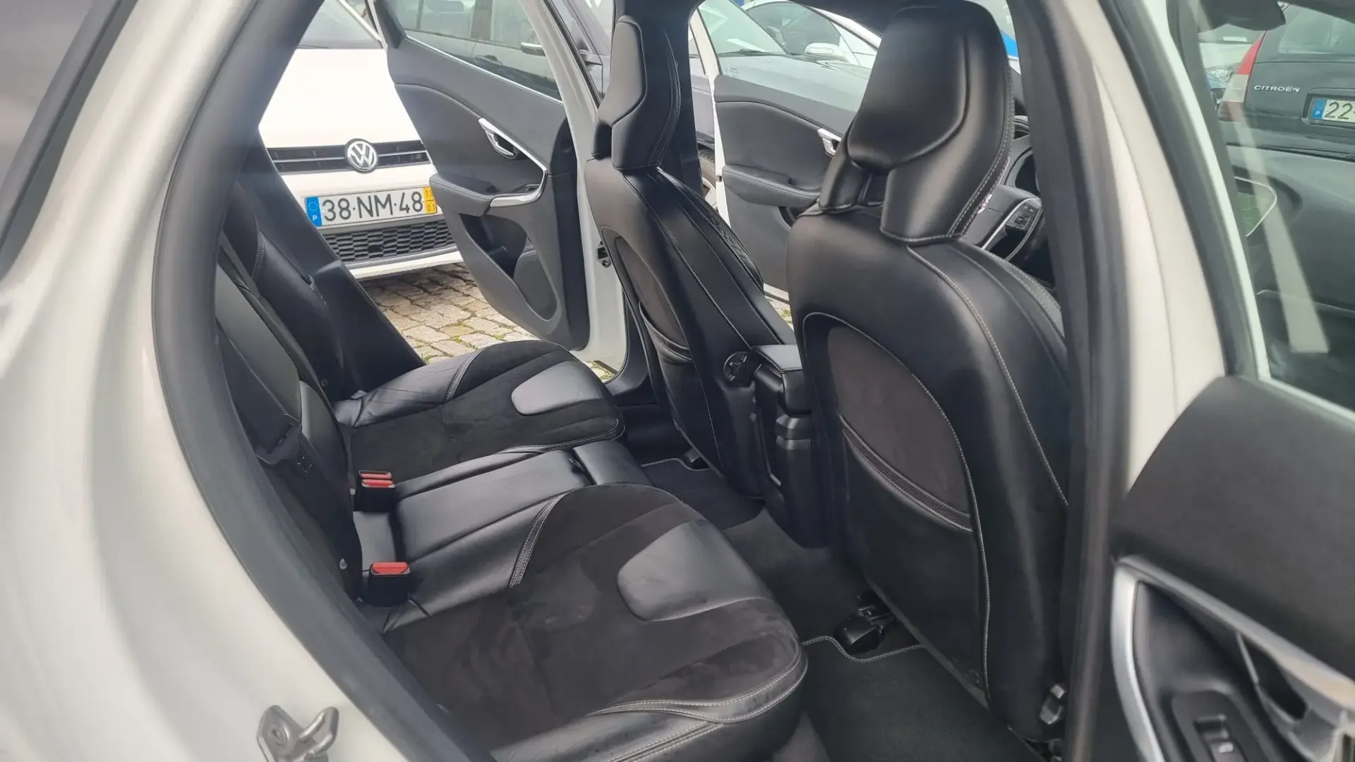 Volvo V40 2.0 D2 R-Design 15