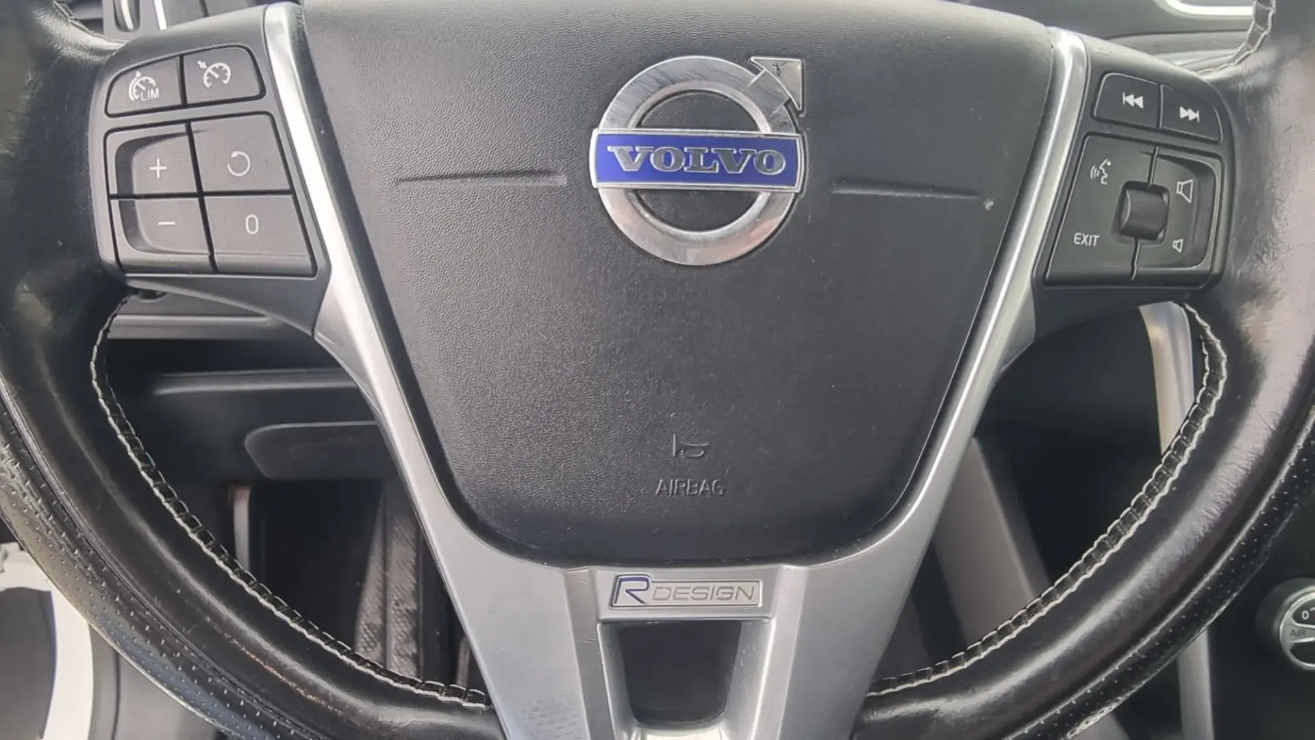 Volvo V40 2.0 D2 R-Design 17