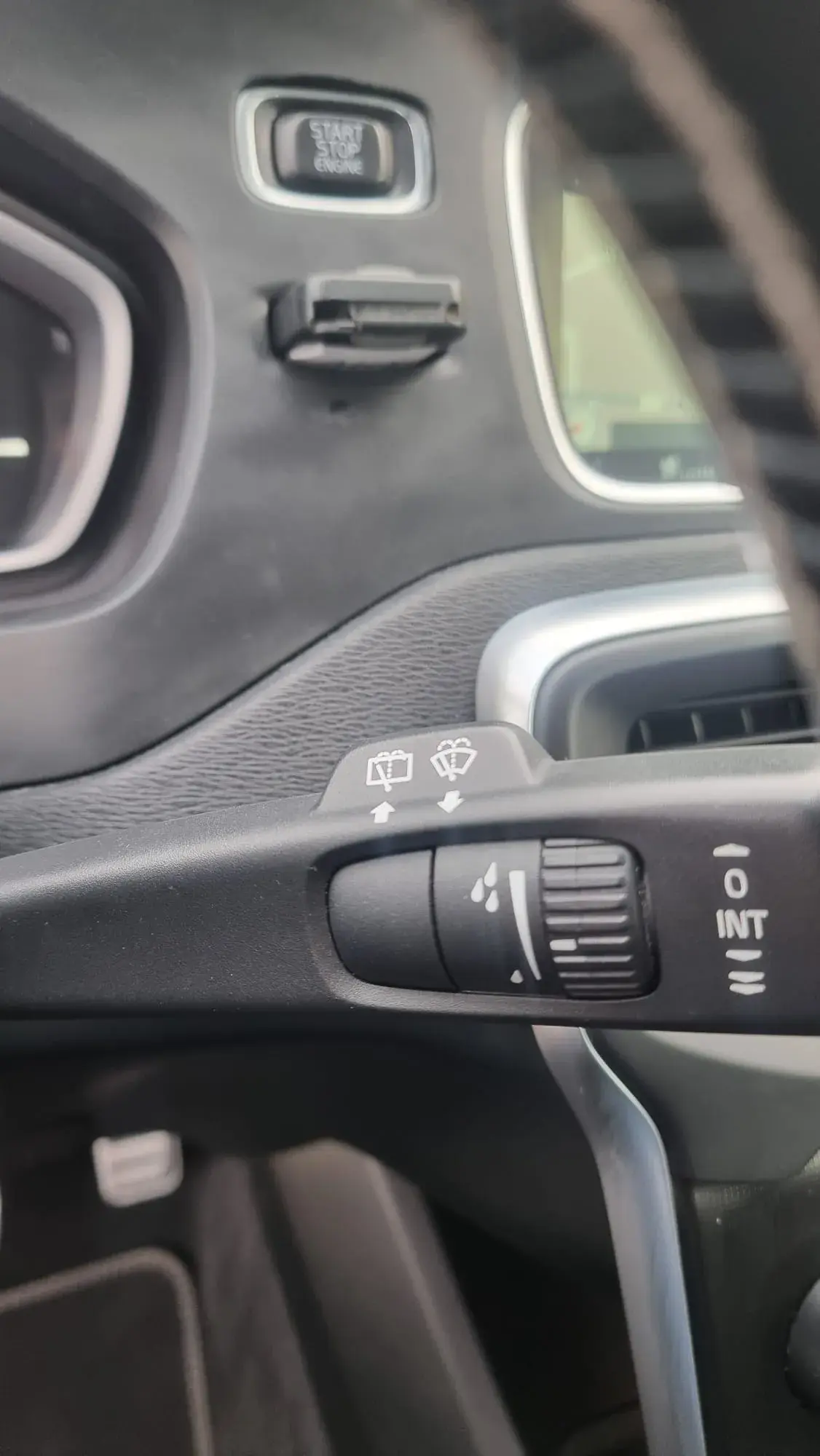 Volvo V40 2.0 D2 R-Design 19