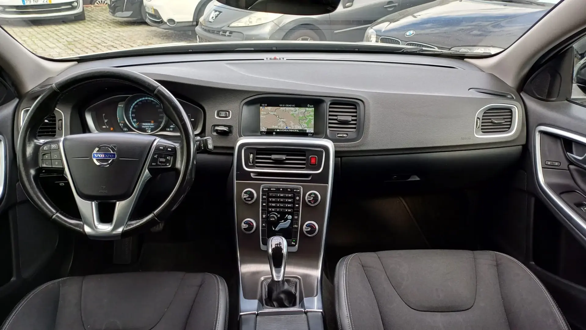 Volvo V60 Cross Country 2.0 D3 Summum 13