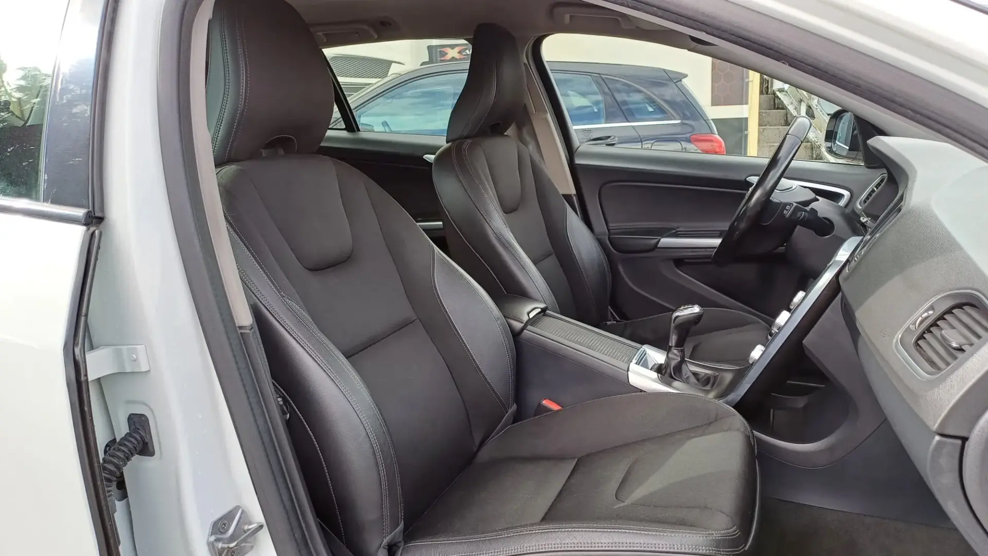 Volvo V60 Cross Country 2.0 D3 Summum 16