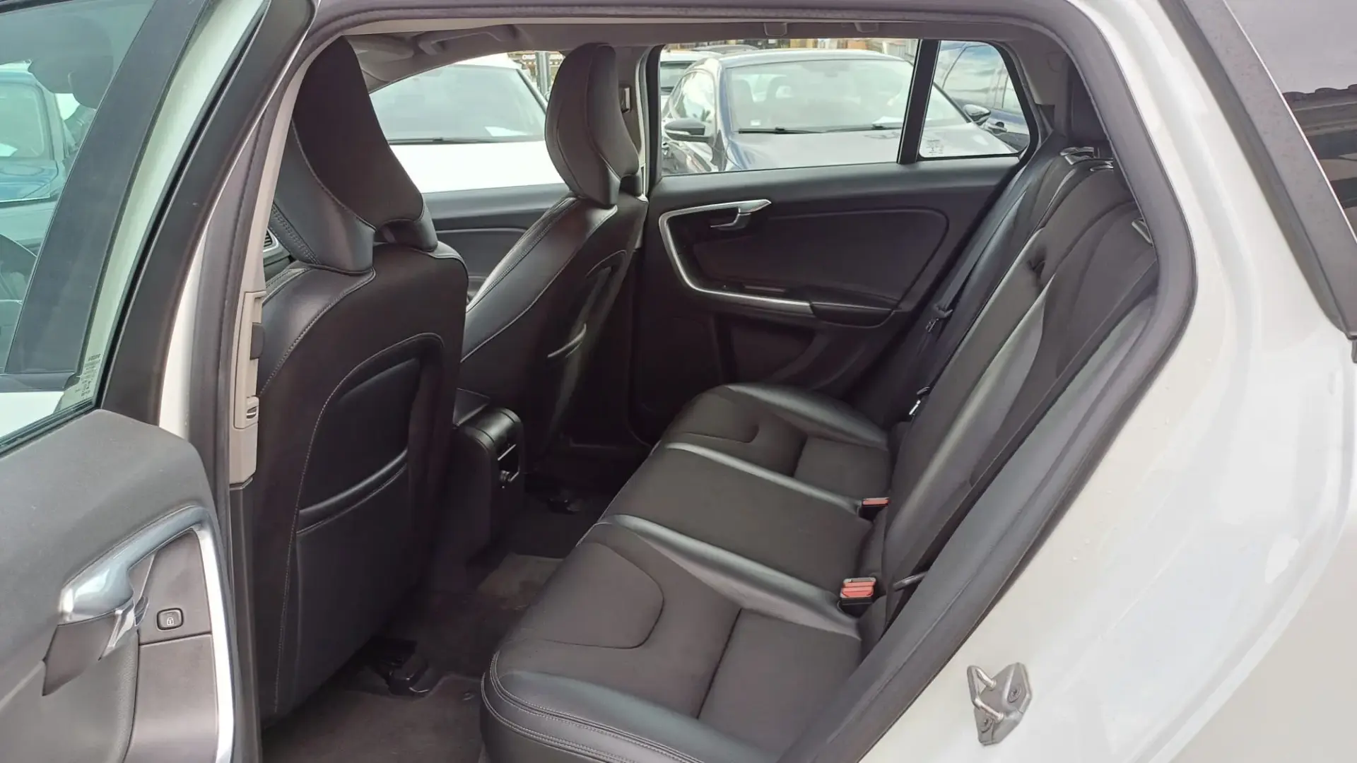 Volvo V60 Cross Country 2.0 D3 Summum 17