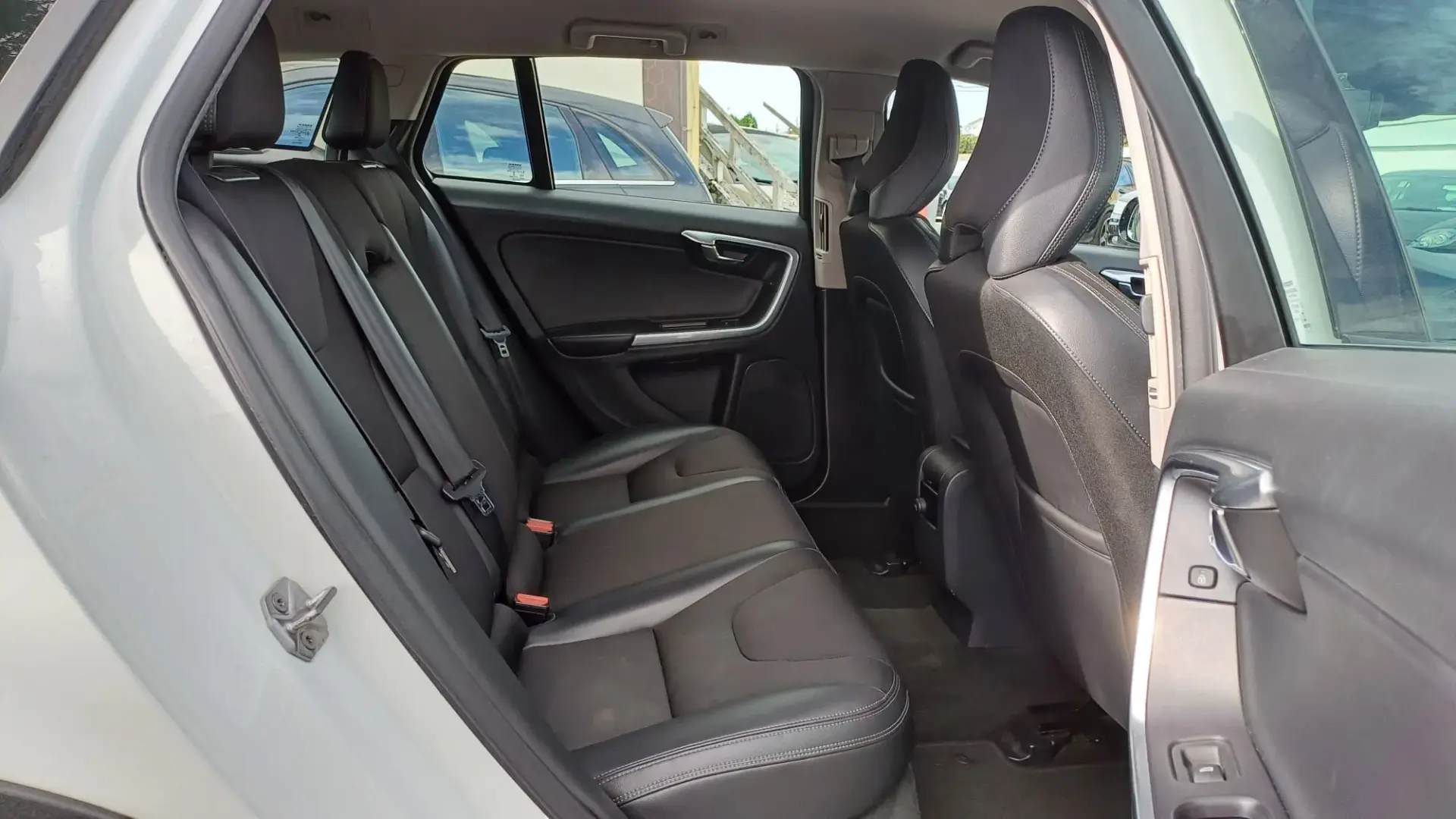 Volvo V60 Cross Country 2.0 D3 Summum 18