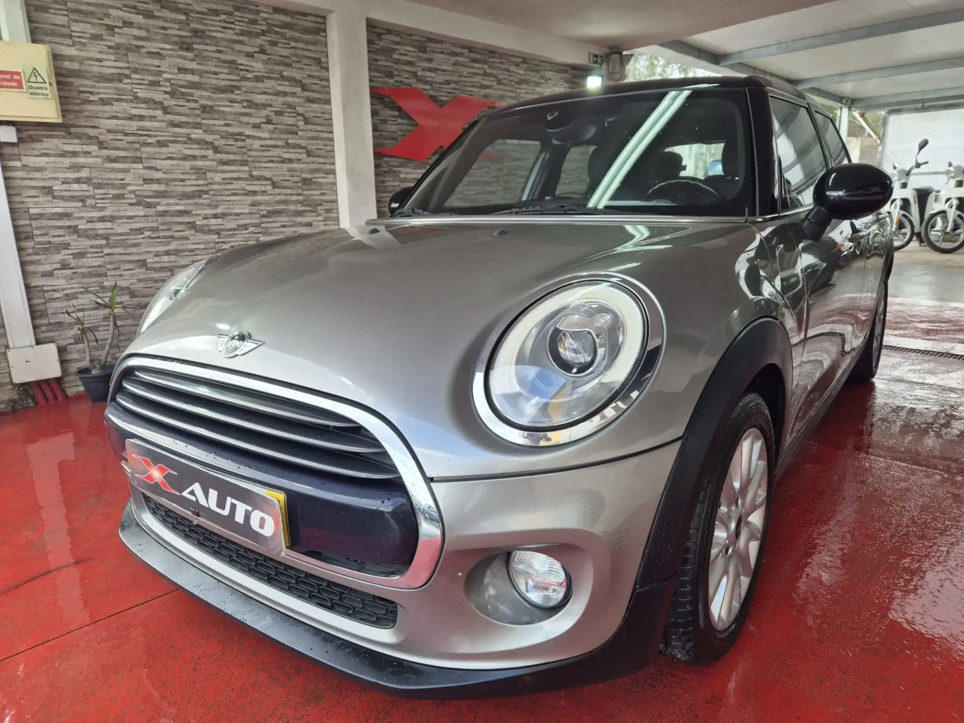 MINI 5 Portas Cooper D Auto 1