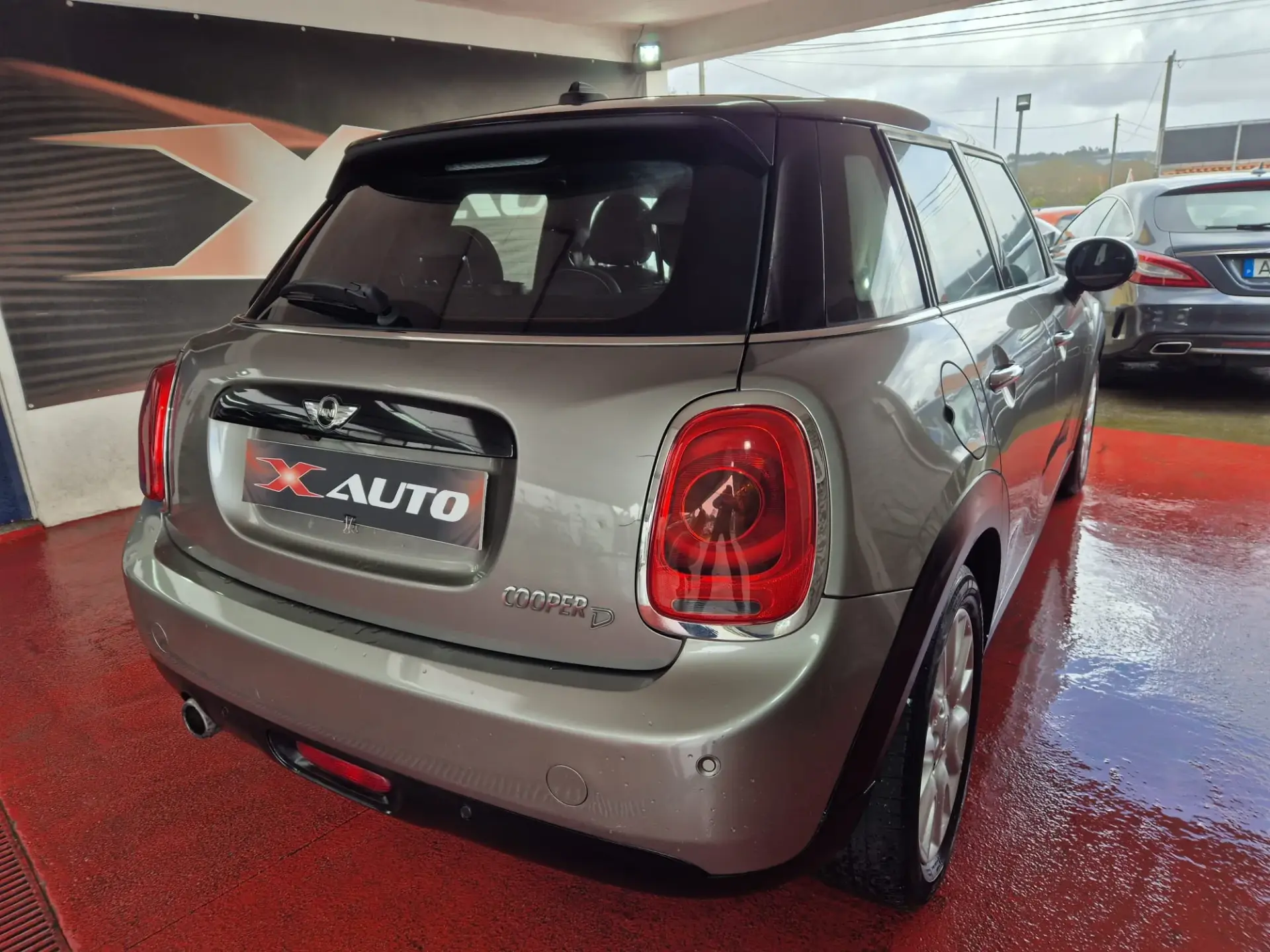 MINI 5 Portas Cooper D Auto 3
