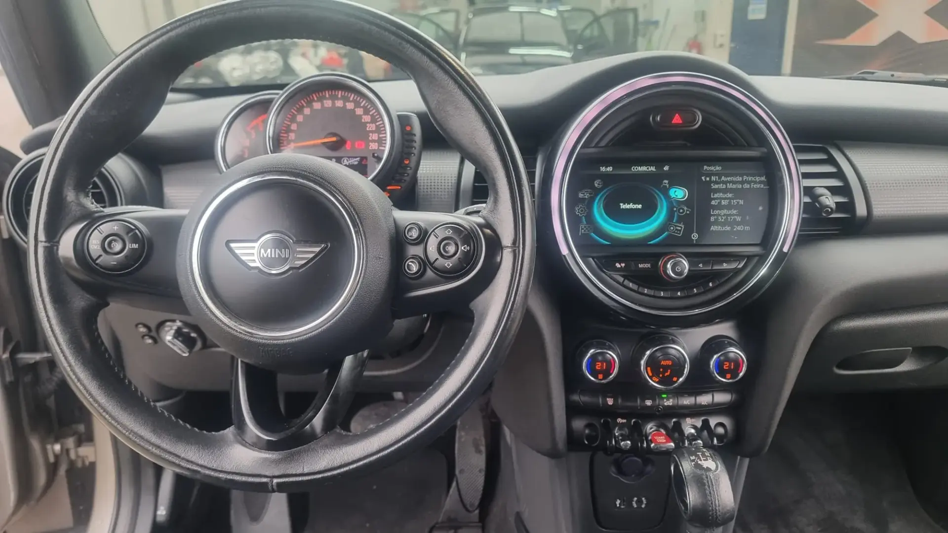 MINI 5 Portas Cooper D Auto 8