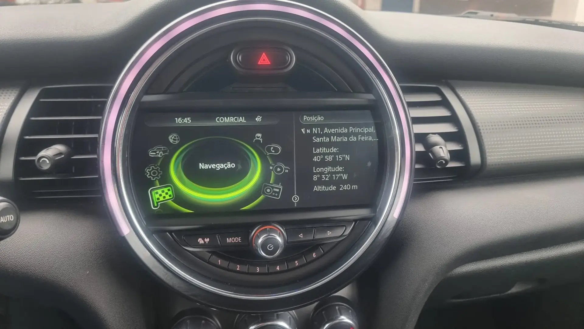 MINI 5 Portas Cooper D Auto 11