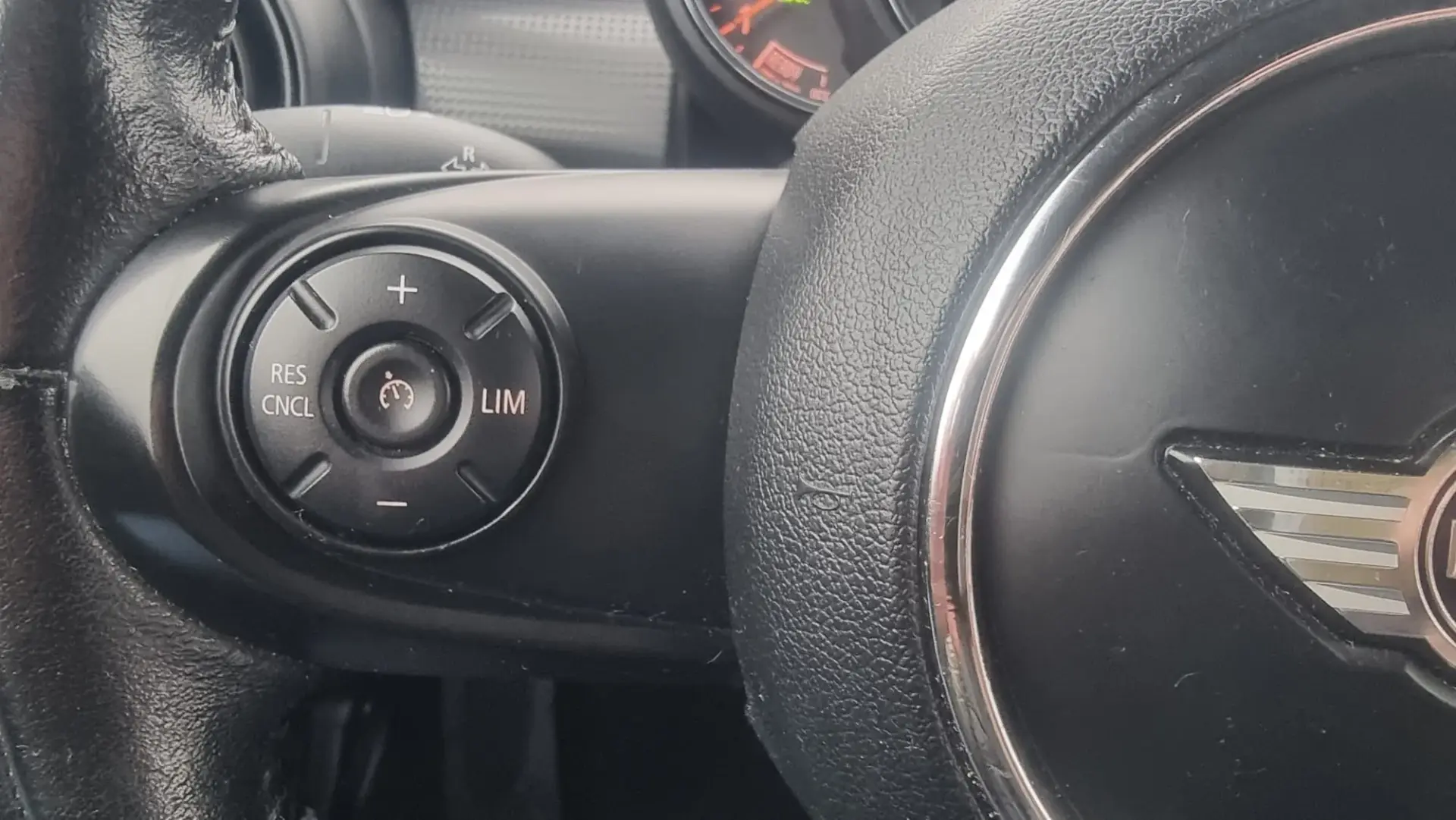 MINI 5 Portas Cooper D Auto 21