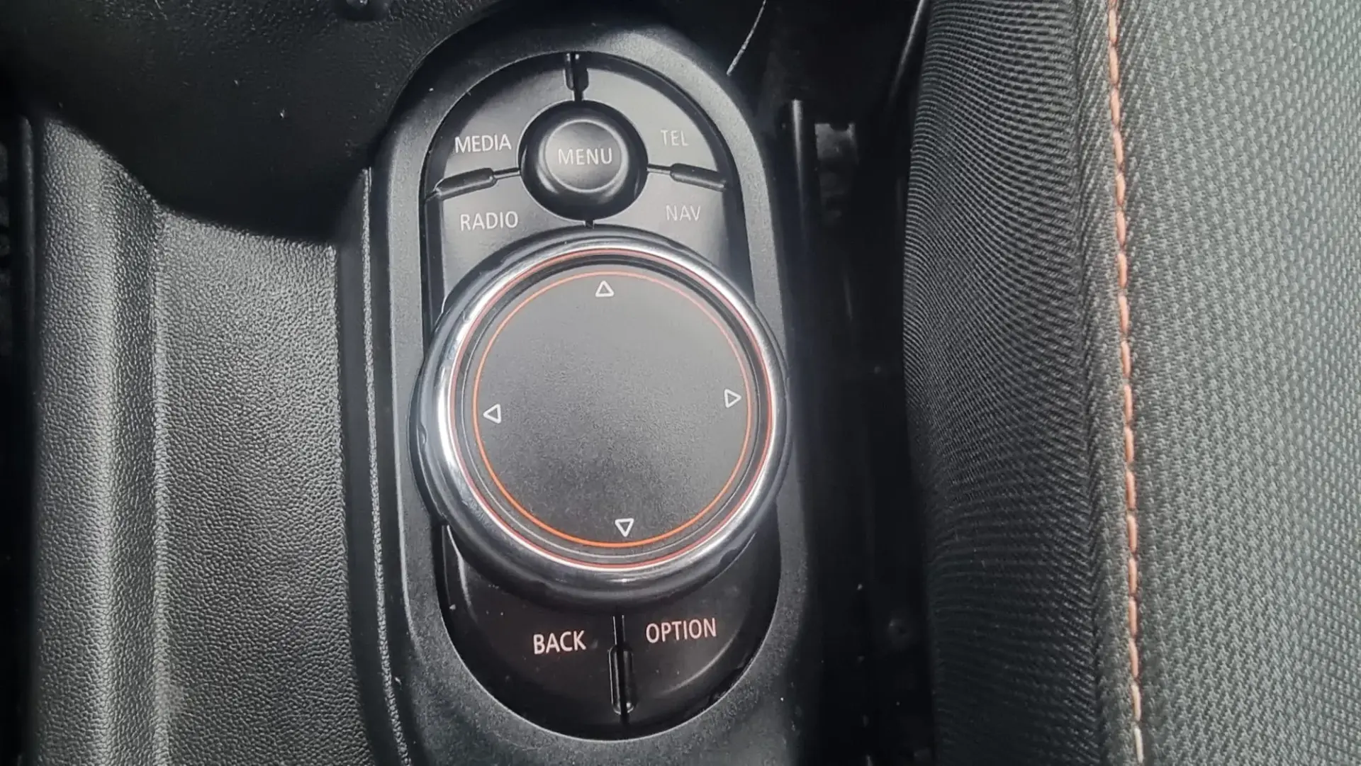 MINI 5 Portas Cooper D Auto 25