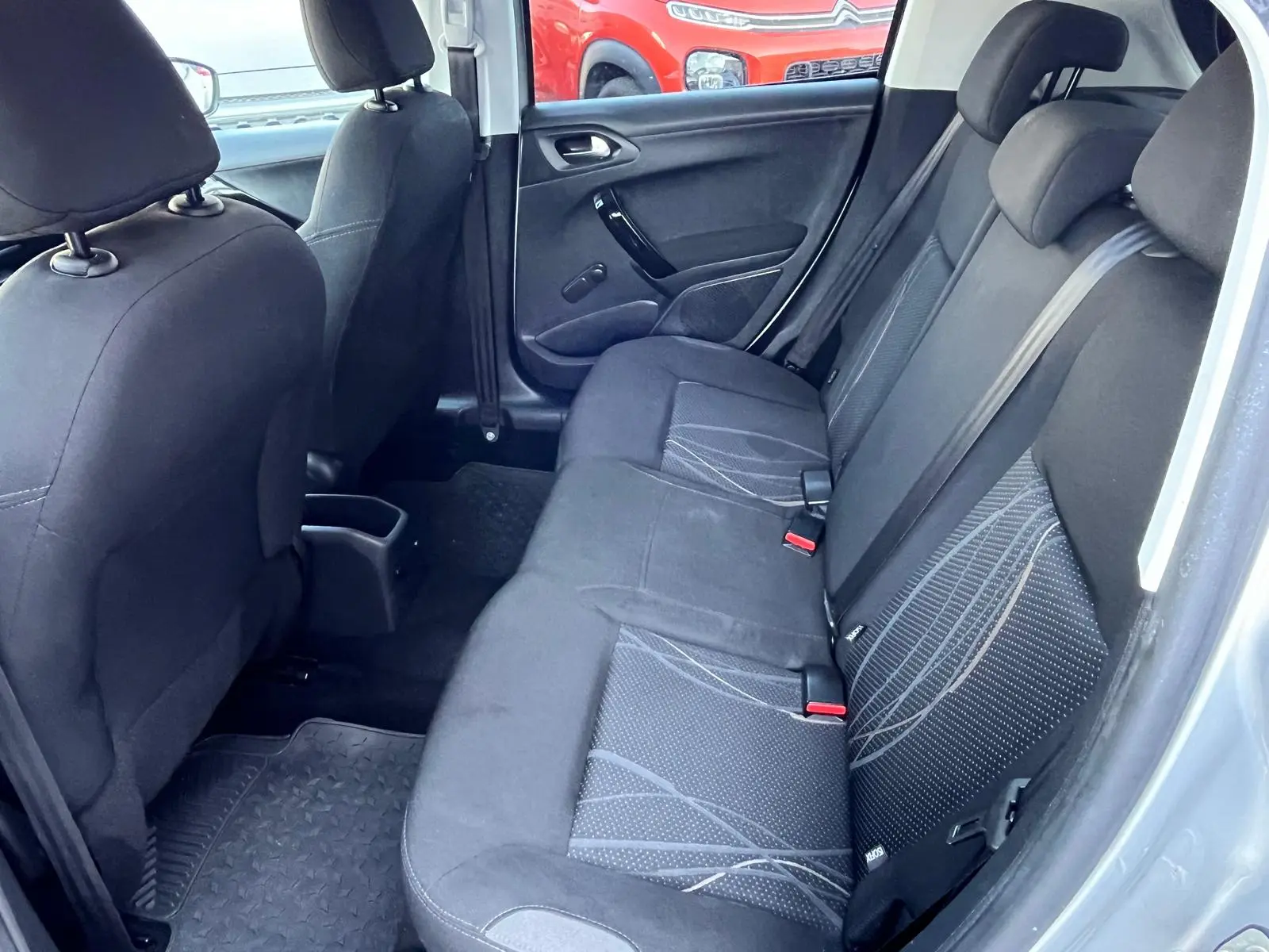 Peugeot 208 9
