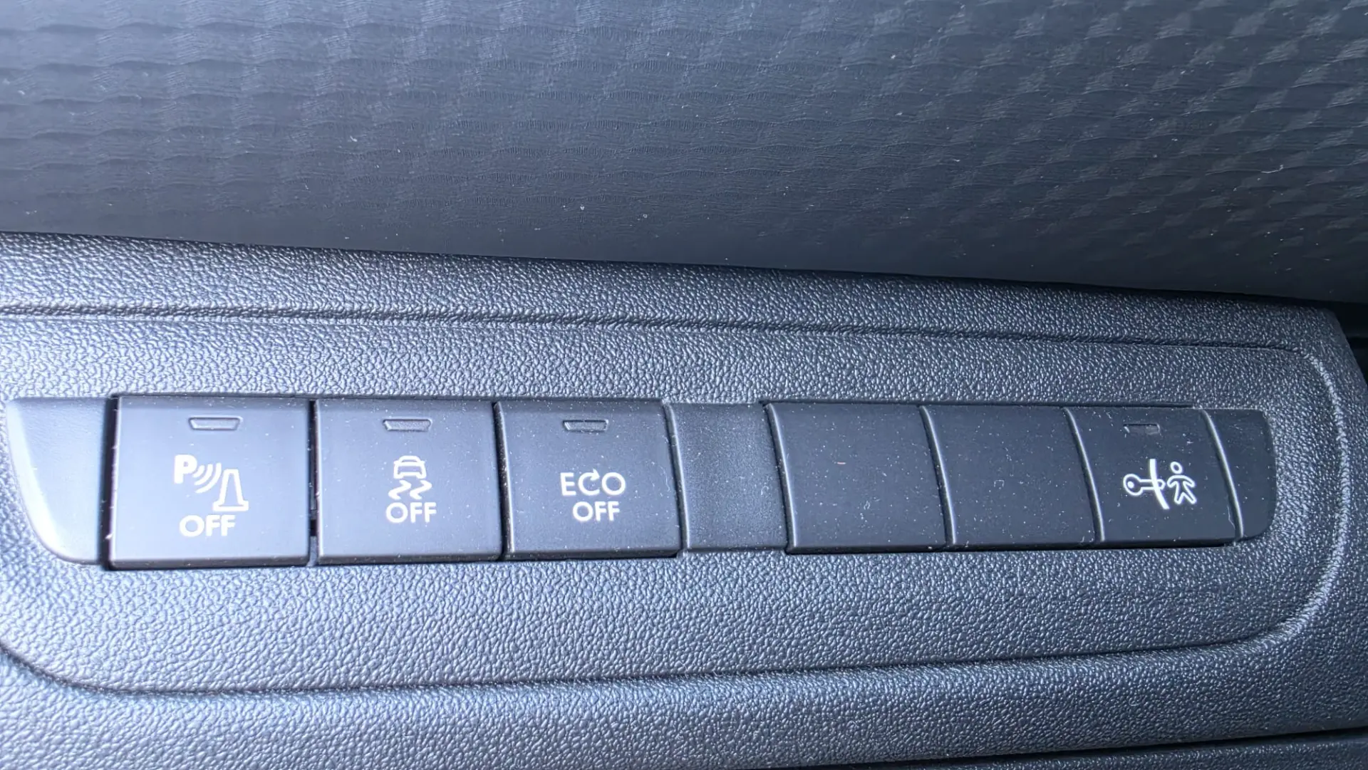 Peugeot 2008 1.6 e-HDi Allure 11