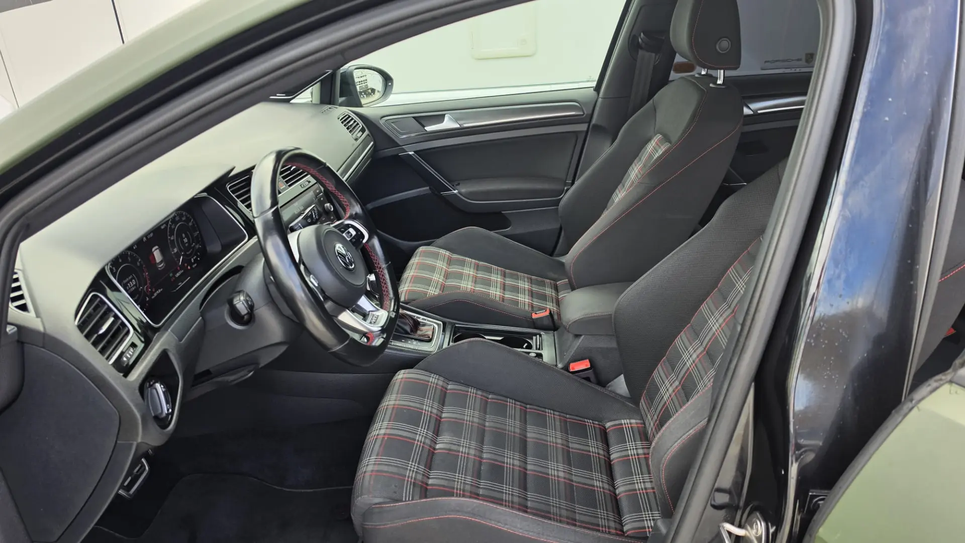 Volkswagen Golf 2.0 TSi GTi DSG Performance 21