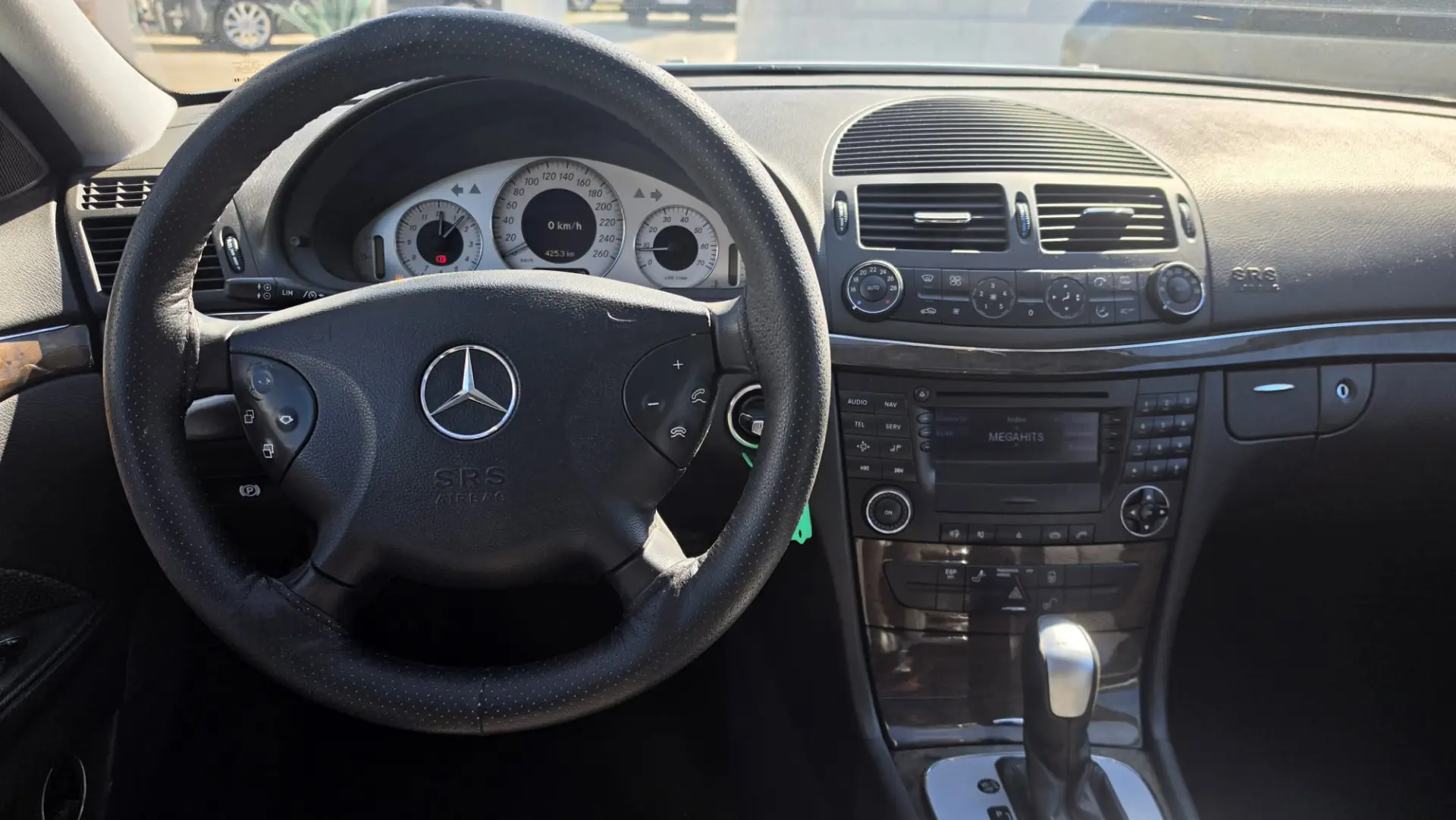 Mercedes-Benz 240 6