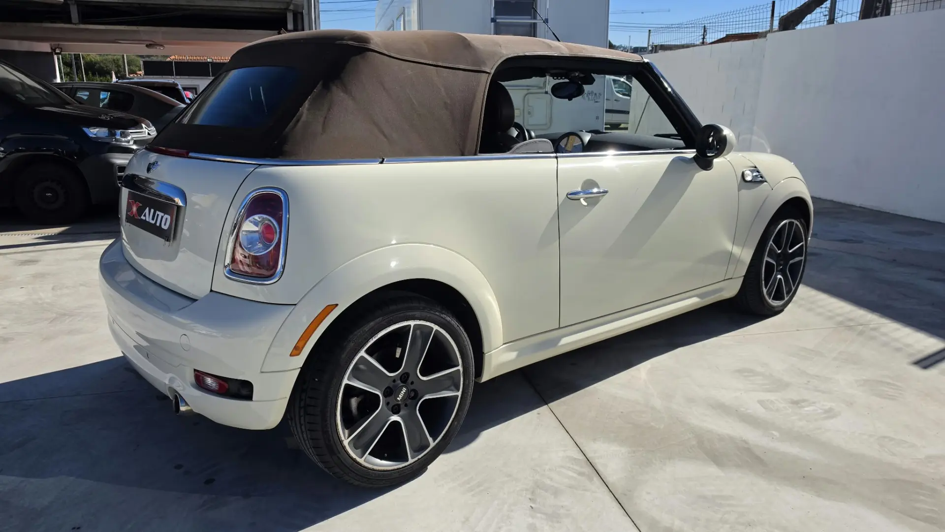 MINI Cabrio Cooper D 16