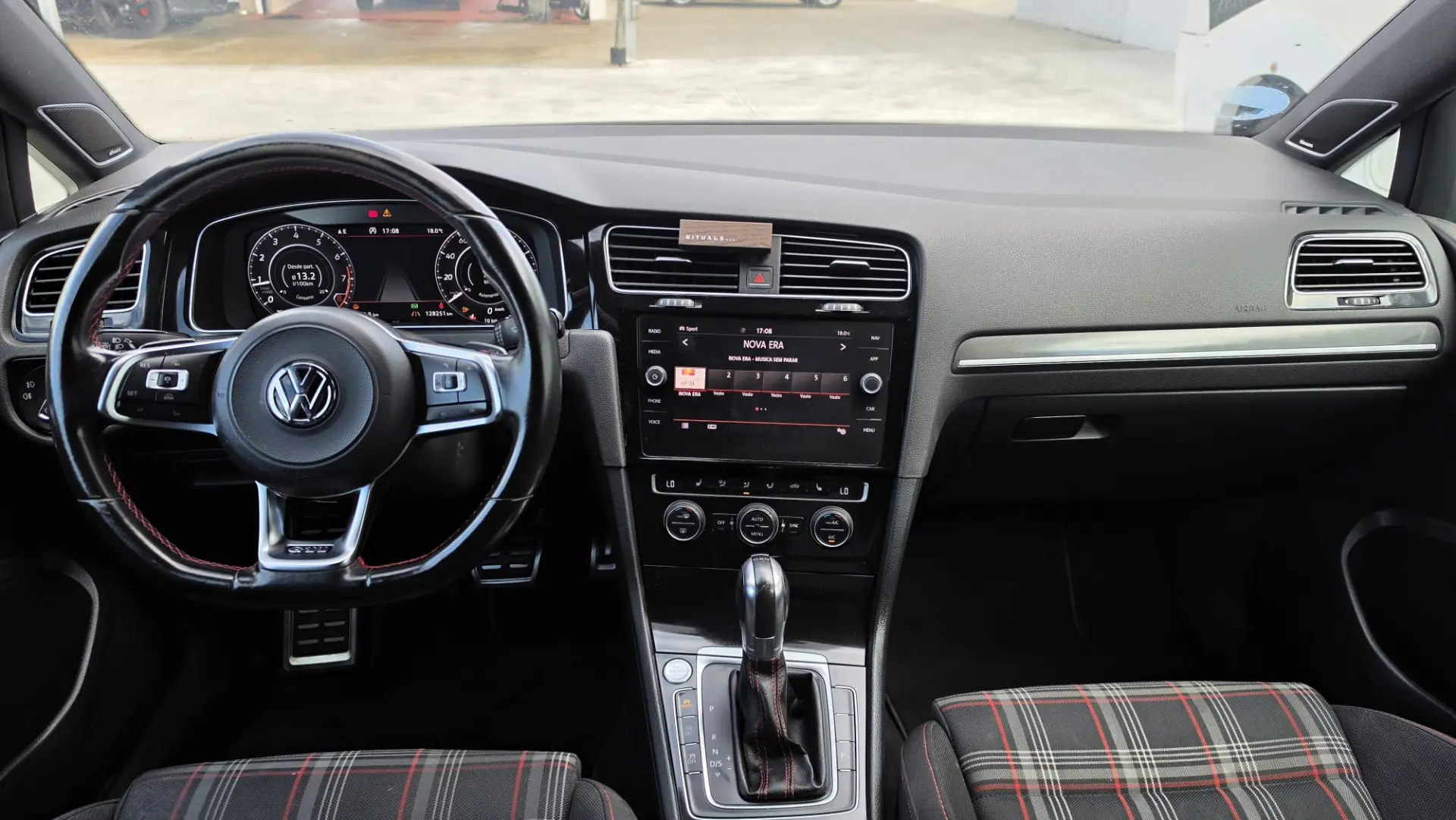 Volkswagen Golf 2.0 TSi GTi DSG Performance 11