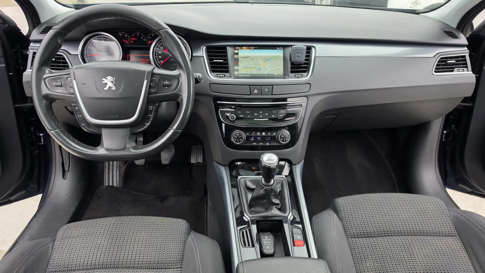 Peugeot 508 SW 2.0 HDi Allure 6