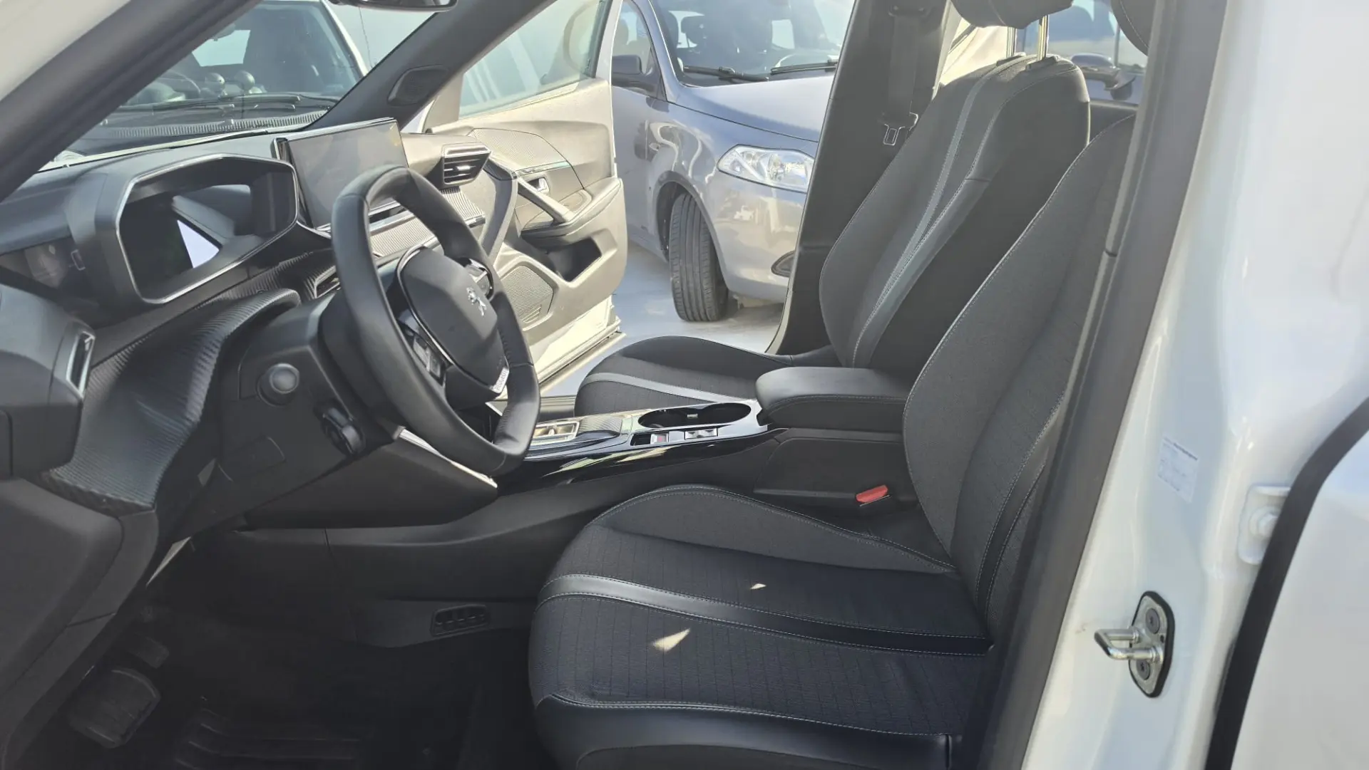 Peugeot e-2008 Allure 9
