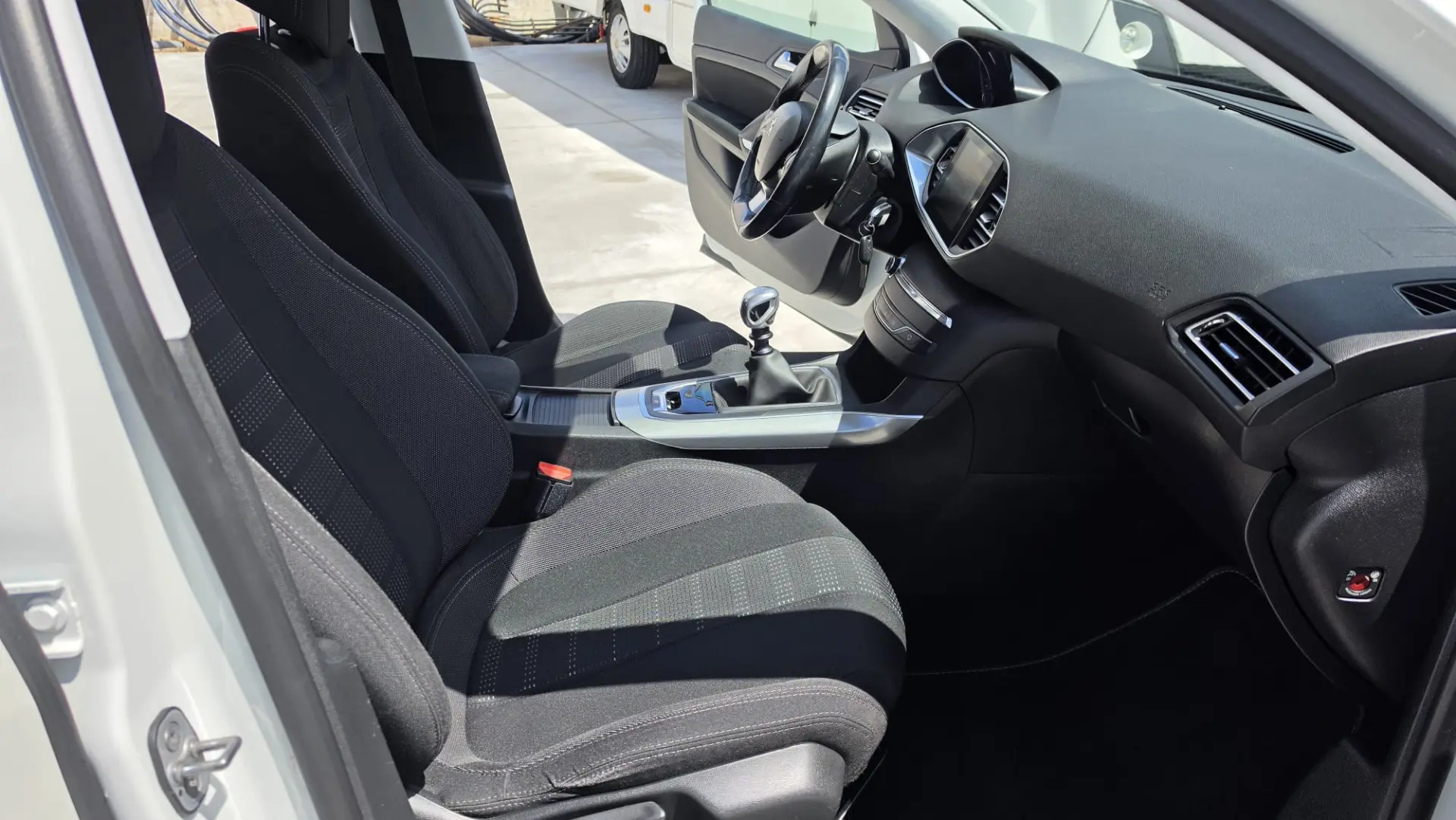Peugeot 308 SW 1.6 BlueHDi Style 8